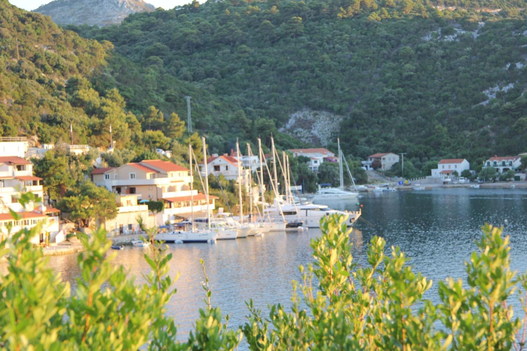 Accommodation Triton Lastovo Extérieur photo